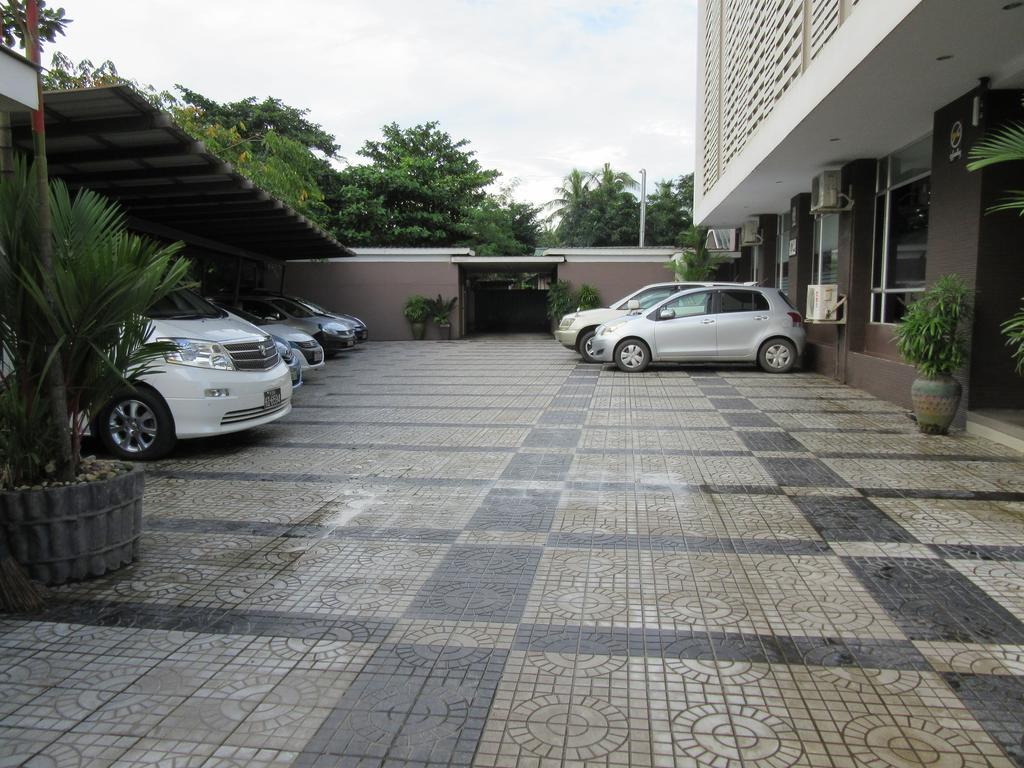 Galaxy Hotel Yangon Exterior foto